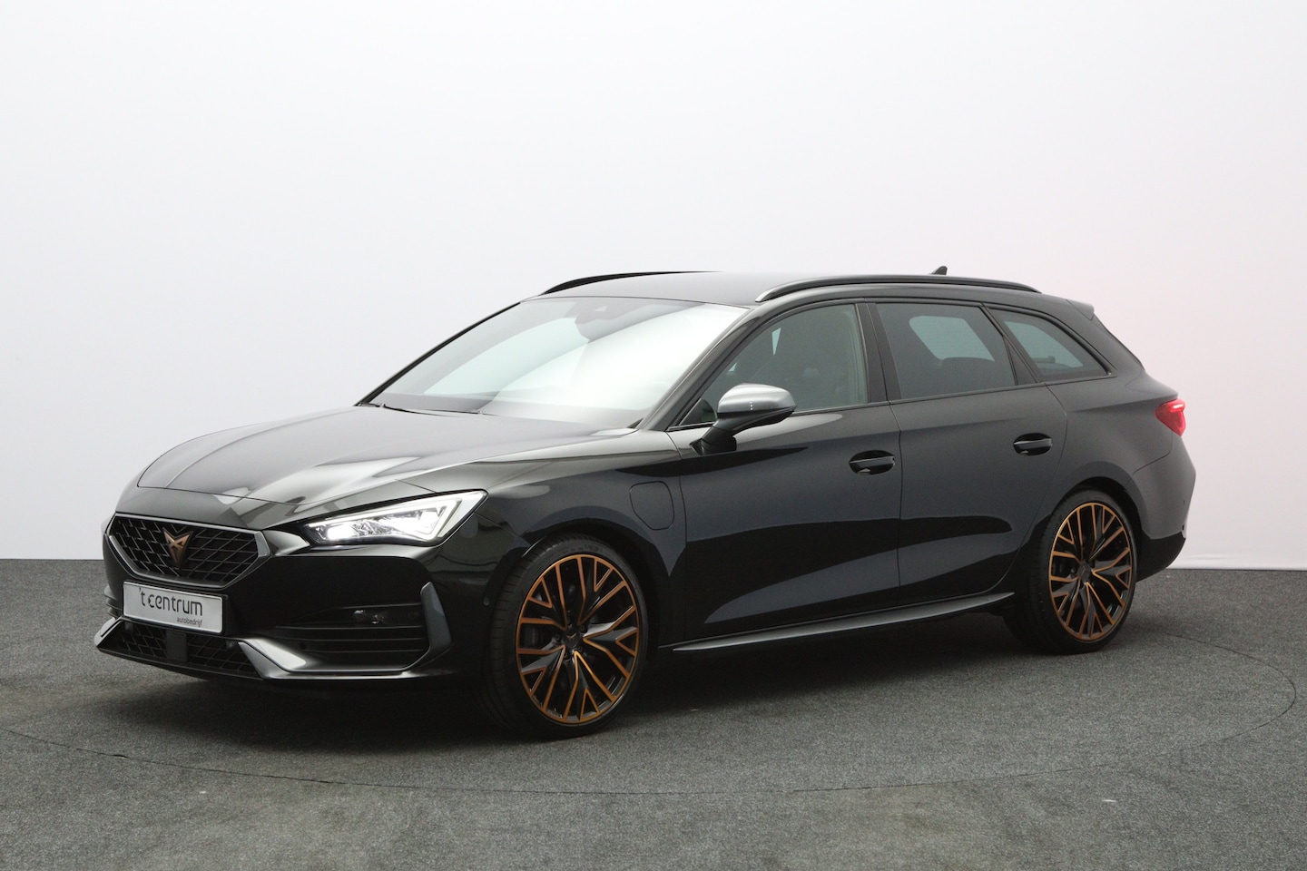 CUPRA Leon Sportstourer - 1.4 e-Hybrid VZ 245 PK Copper Edition PHEV, Memory, Stuur-Startknop, Winterpakket, Carplay - AutoWereld.nl