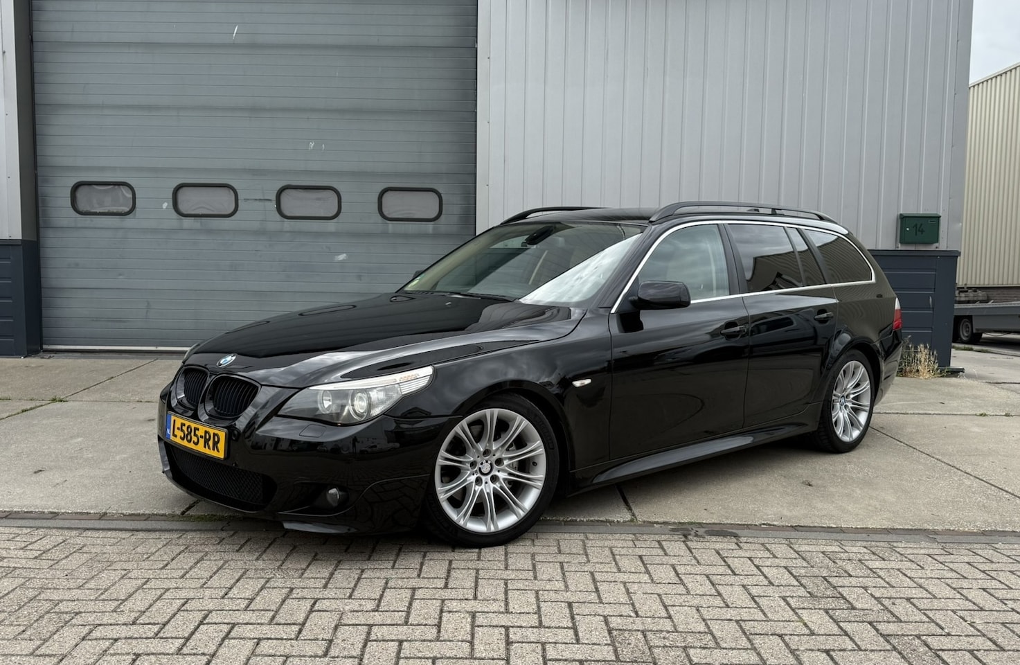 BMW 5-serie Touring - 530i M-Sport *Meeneemprijs*Xenon*Trekhaak*Carplay* - AutoWereld.nl