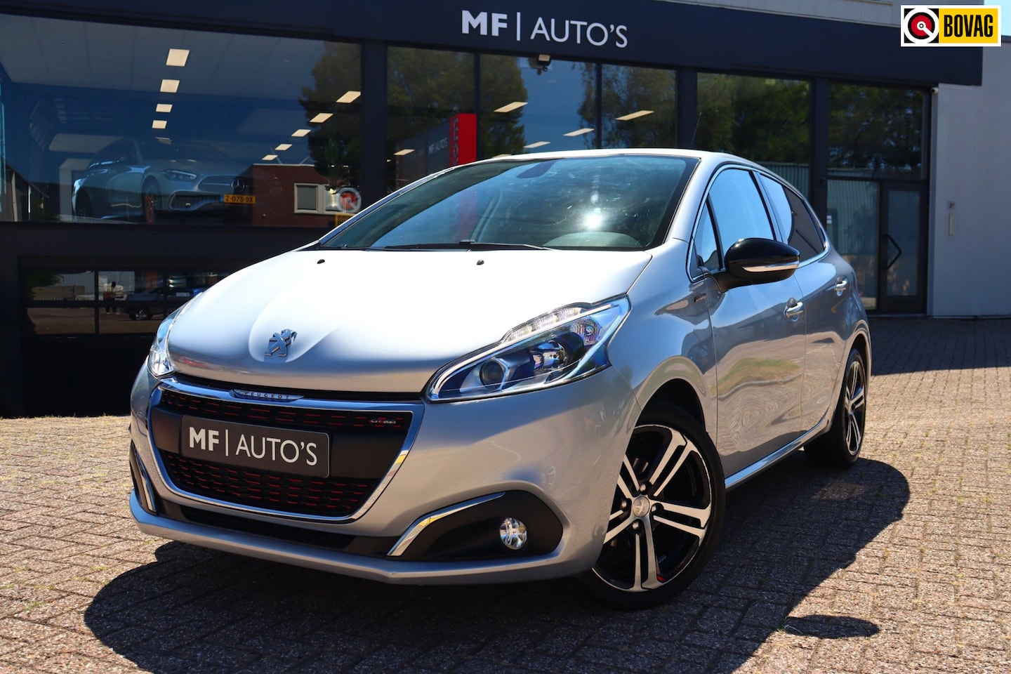 Peugeot 208 - 1.2 PureTech GT-line Automaat|Clima|Navi|PDC|Carplay|NL Auto NAP - AutoWereld.nl