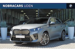 BMW iX2 - xDrive30 M Sport / Panoramadak / Achteruitrijcamera / Sportstoelen / Adaptieve LED / Comfo