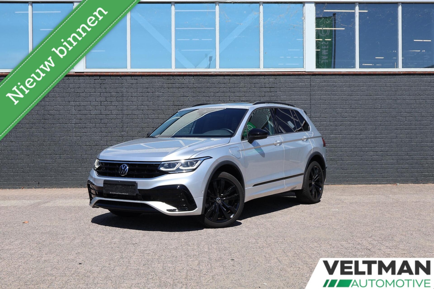 Volkswagen Tiguan - 1.4 TSI eHybrid R-Line PANO TREKHAAK ACC STUURVERWARMING - AutoWereld.nl
