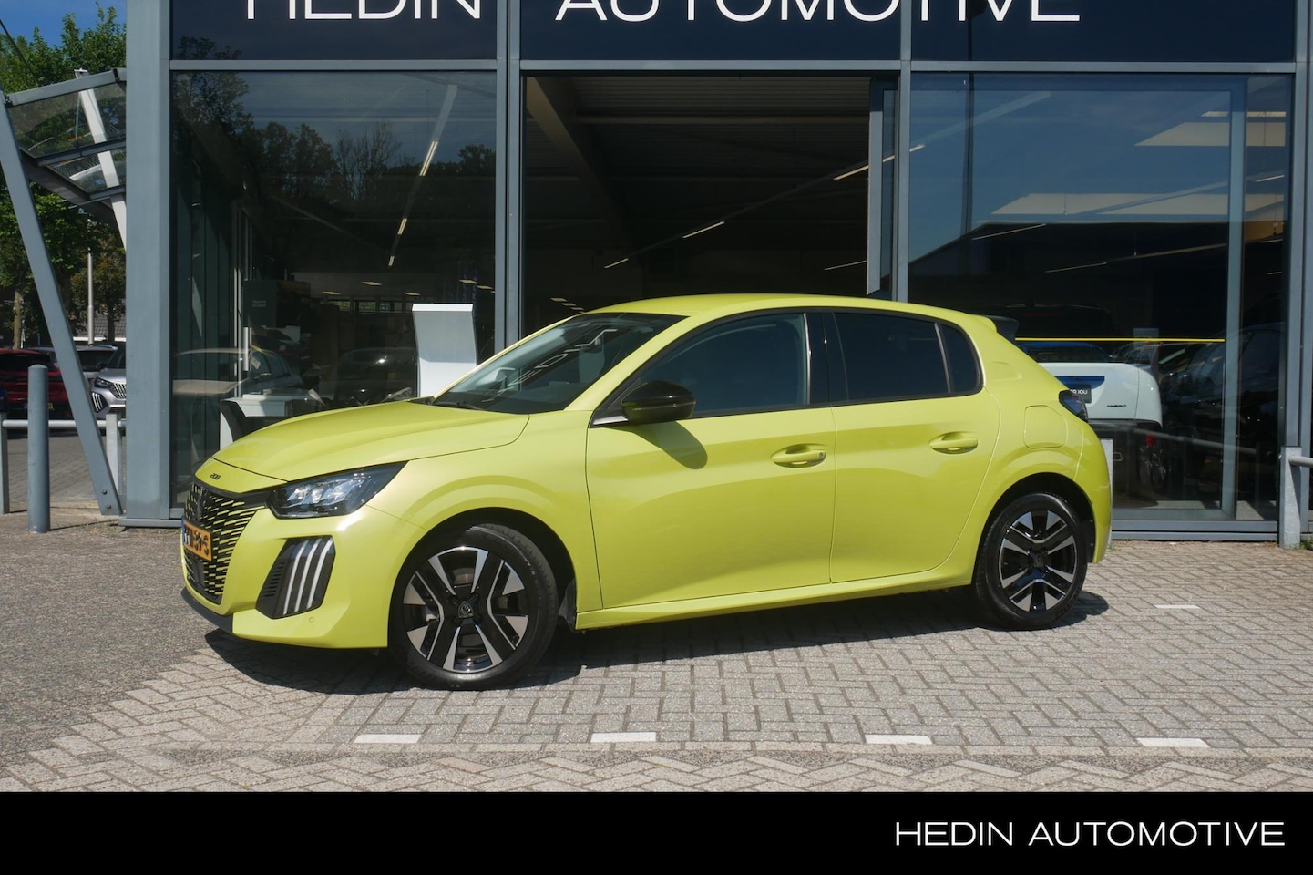 Peugeot 208 - 1.2 Hybrid 110PK Allure Automaat | Navigatie via App | Climate Control | Cruise control | - AutoWereld.nl