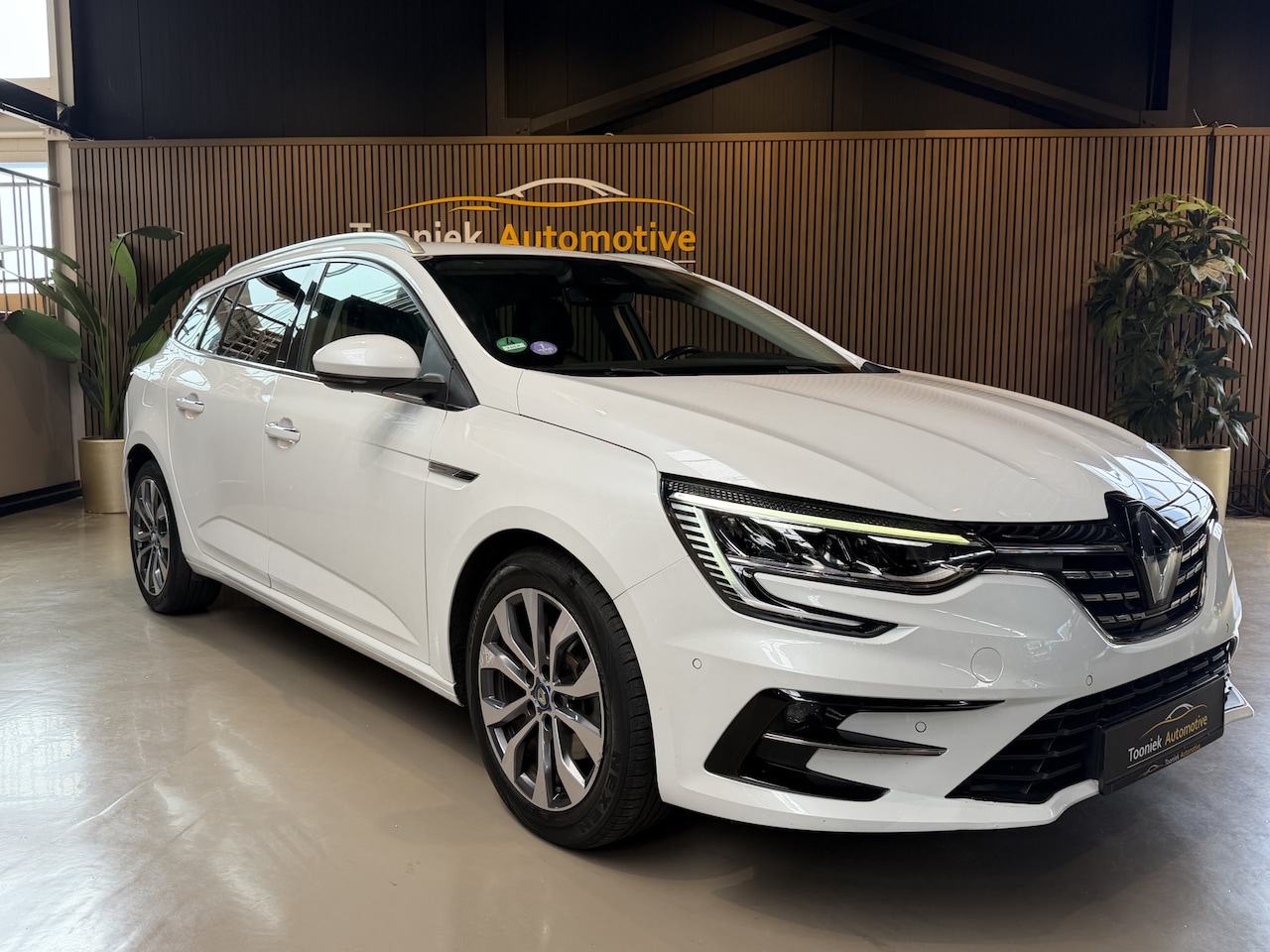 Renault Mégane E-Tech - Estate 1.6 Plug-In Hybrid 160 Business Edition One - AutoWereld.nl