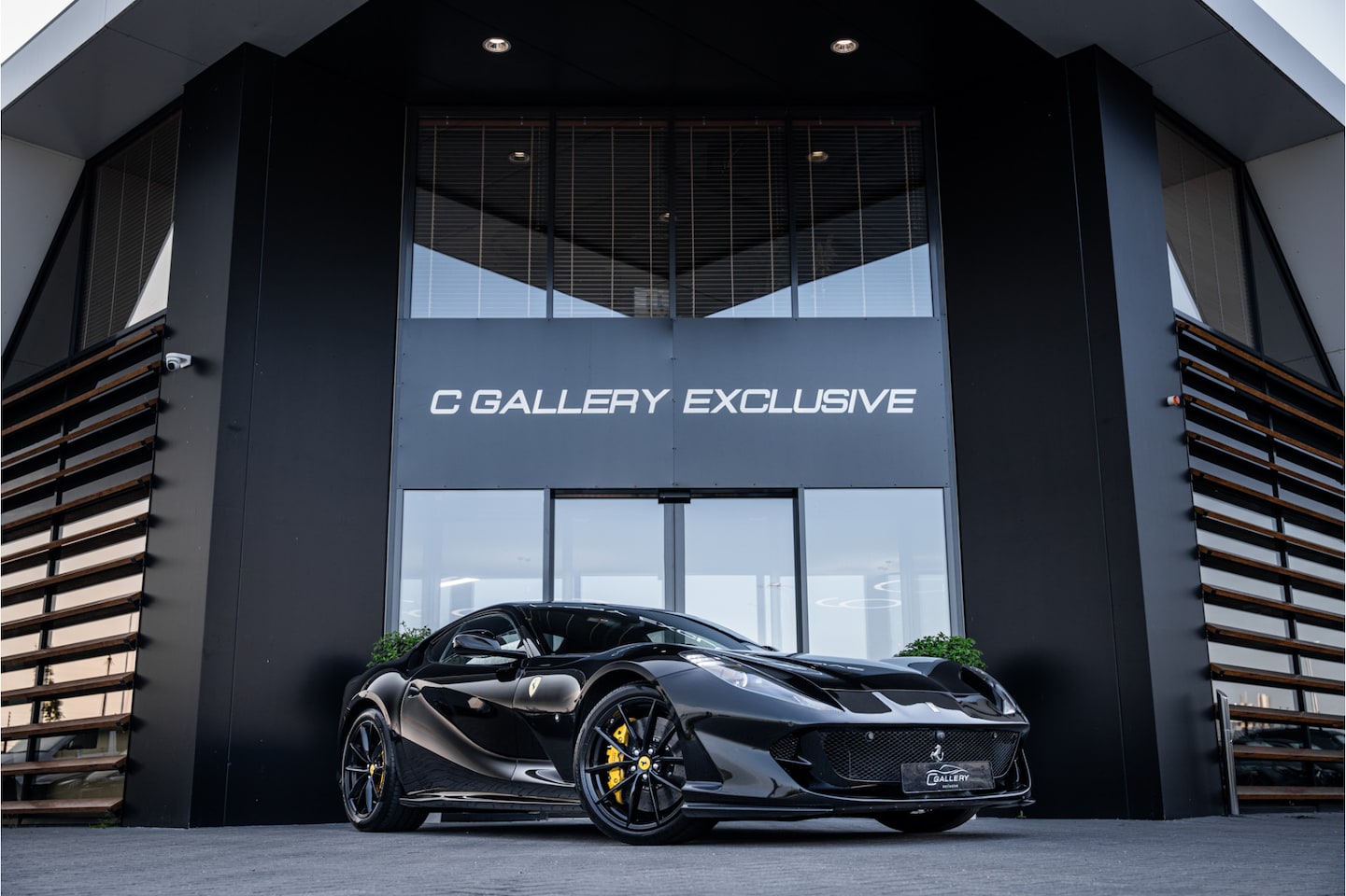 Ferrari 812 Superfast - 6.5 V12 HELE - Racing seats l Passenger display l JBL - AutoWereld.nl