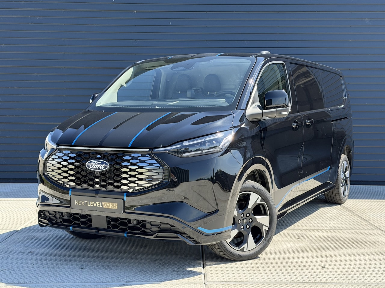 Ford E-Transit Cust. - 340 L2H1 Sport 71 kWh 340 L2H1 Sport 71 kWh - AutoWereld.nl