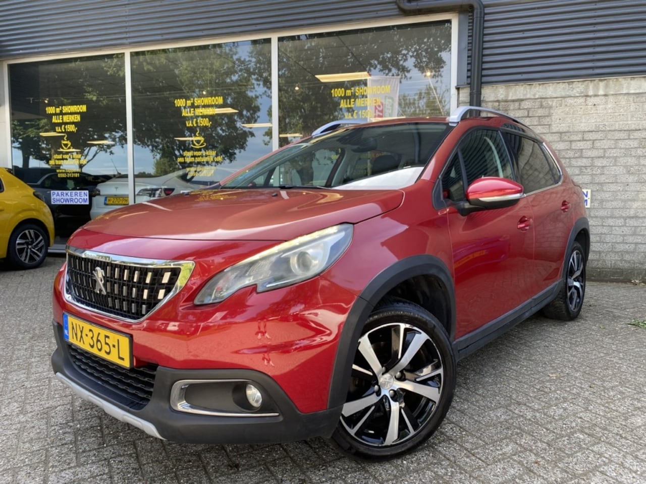 Peugeot 2008 - 1.2 PureTech Allure Carplay/Trekhaak/Camera - AutoWereld.nl