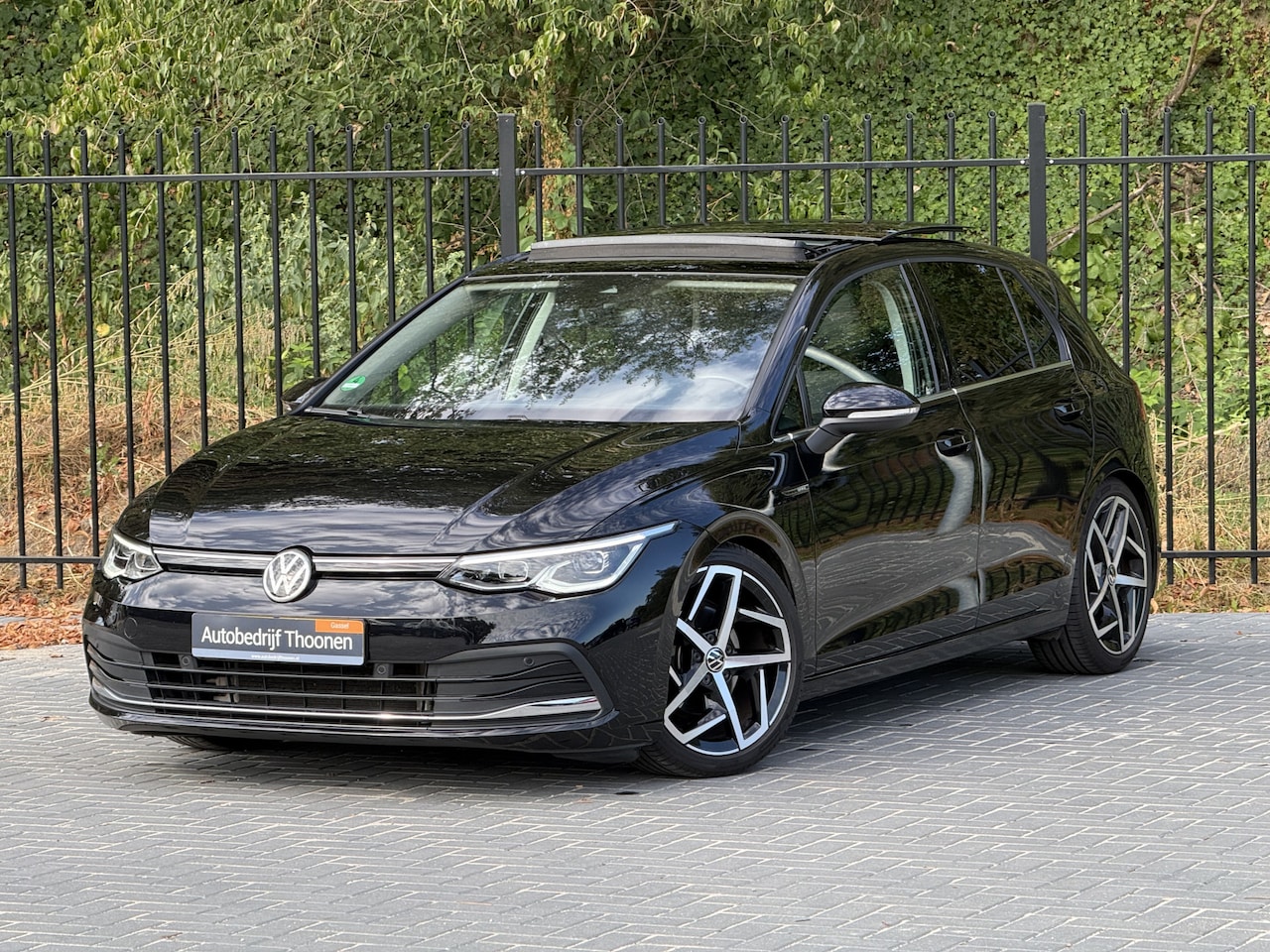Volkswagen Golf - 1.5 eTSI Style 150 pk | pano | trekhaak | 18" - AutoWereld.nl