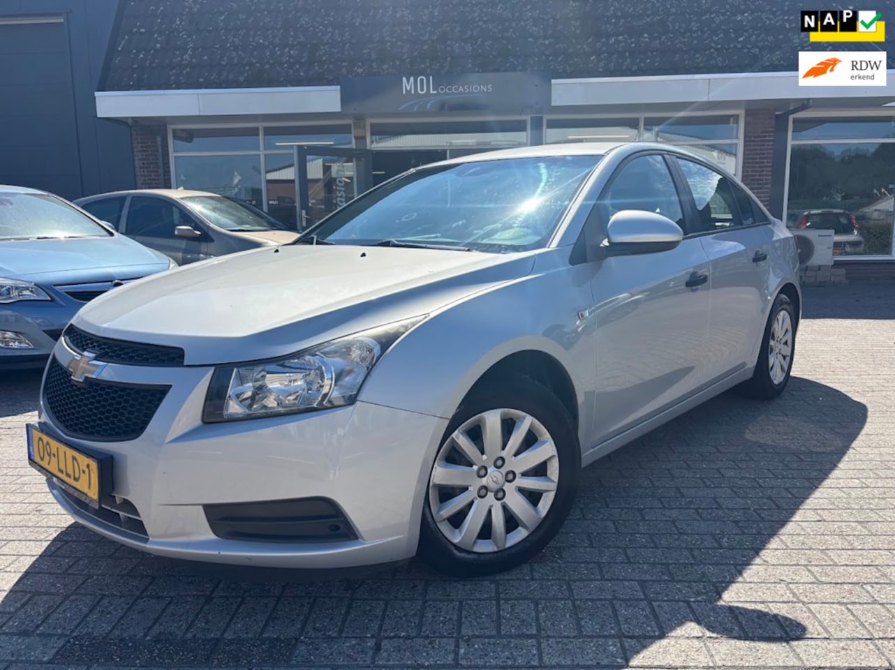 Chevrolet Cruze - 1.6 LE | Trekhaak | Airco | NW apk | Lage KM | NAP - AutoWereld.nl