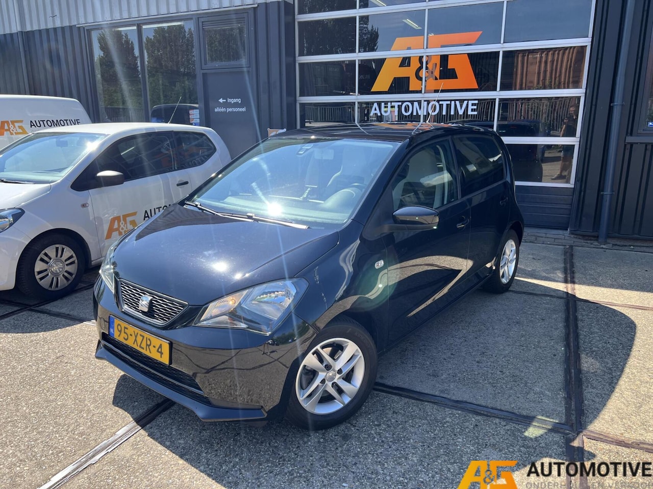 SEAT Mii - 1.0 5DRS Zwart 2012 | Airco | - AutoWereld.nl