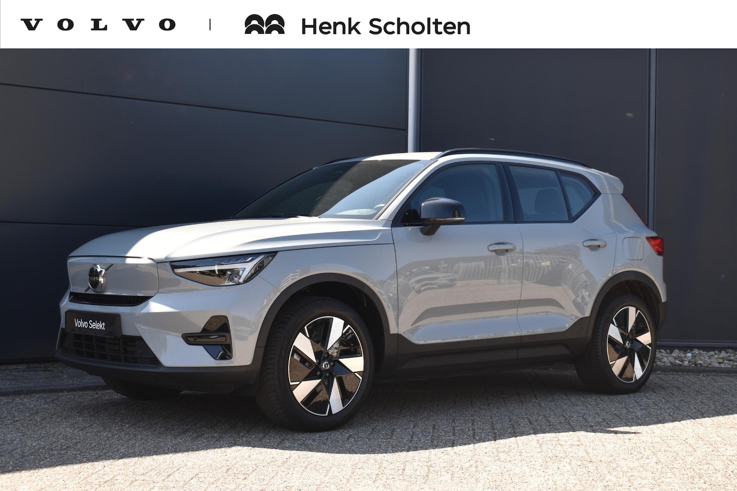 Volvo EX40 - Single Motor Extended Range Plus 82 kWh | Trekhaak | Verwarmbare voorstoelen en stuurwiel - AutoWereld.nl