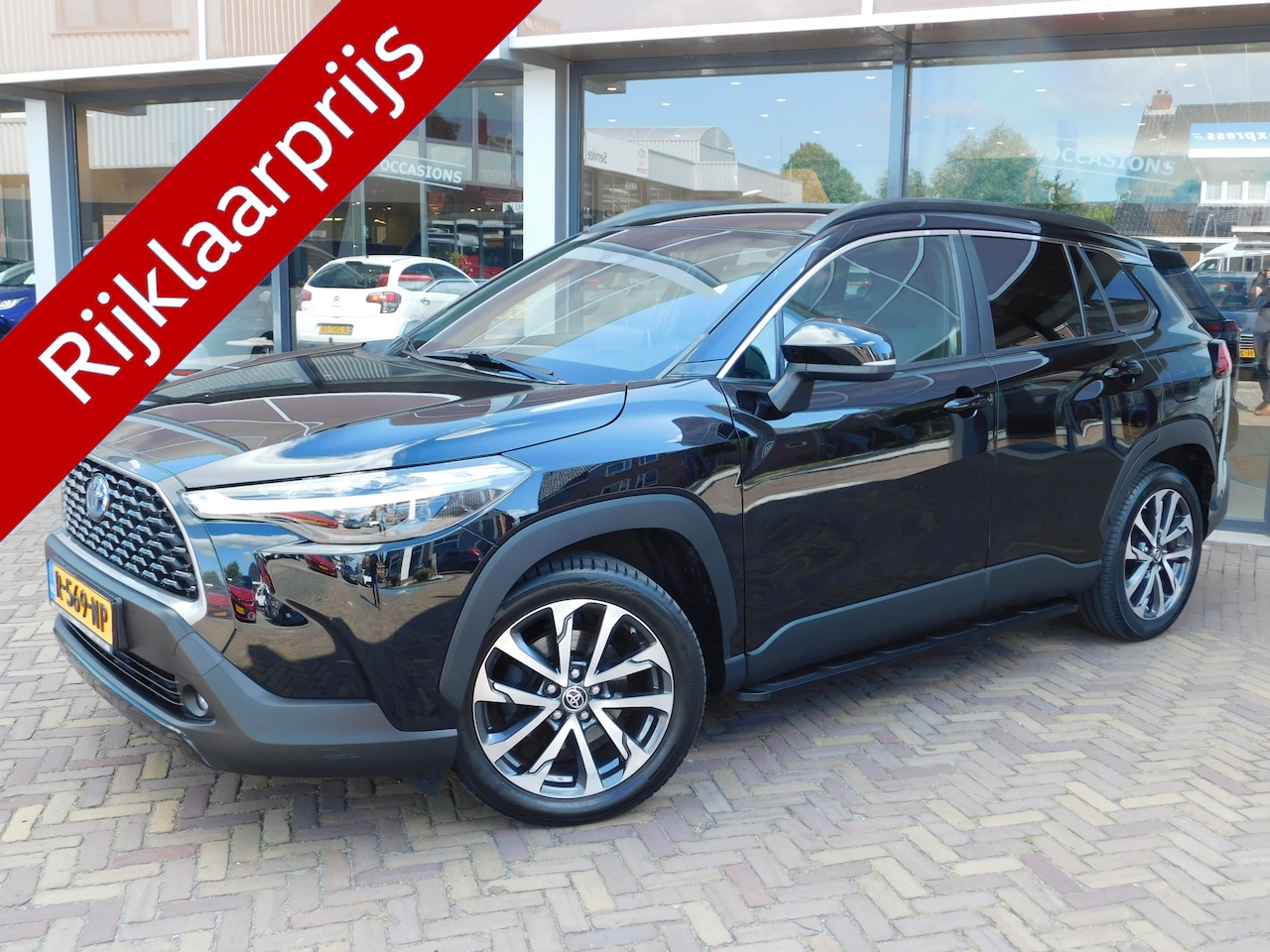 Toyota Corolla Cross - 2.0 High Power Hybrid First Edition | Trekhaak | Treeplanken - AutoWereld.nl