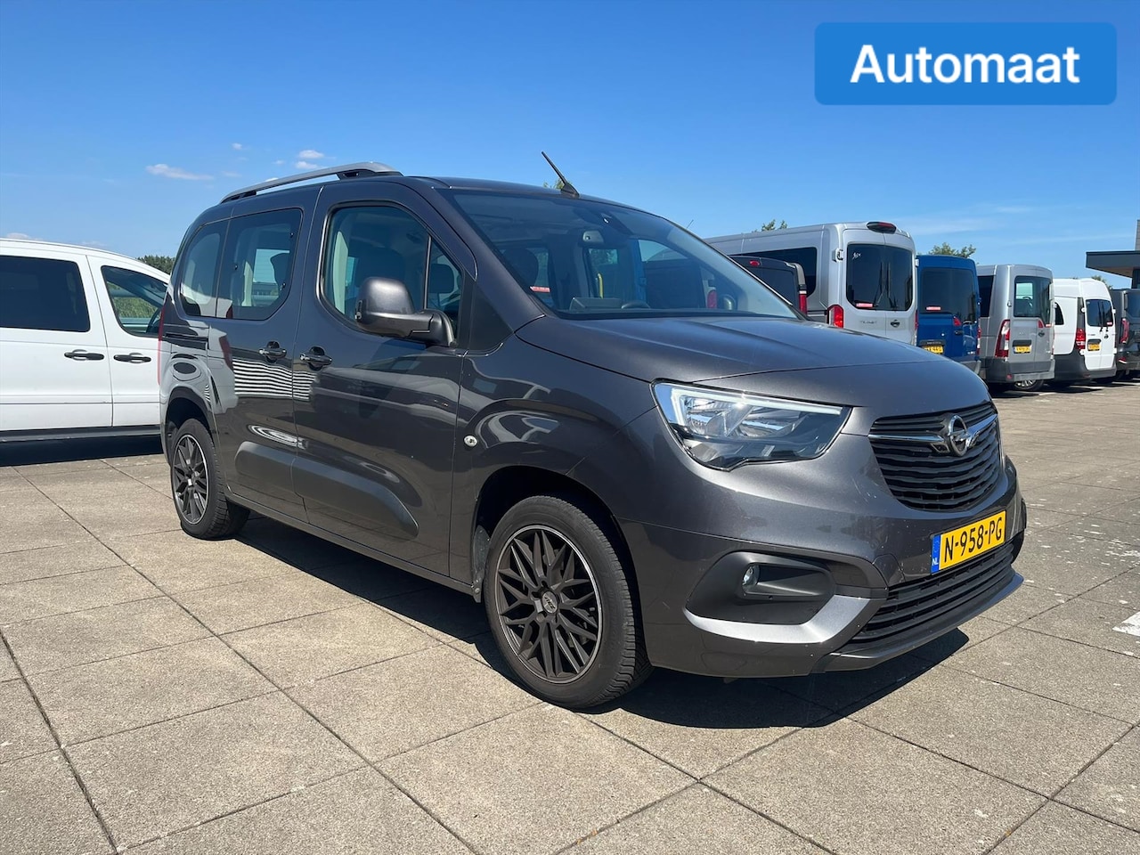 Opel Combo Life - Tour 1.2 Turbo L1H1 (zwart leder) - AutoWereld.nl