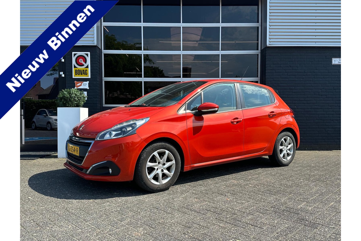 Peugeot 208 - 1.2 Blue Lion, Airco, Bluetooth, Cruise, Navi, NW RIEM, PDC, NAP - AutoWereld.nl