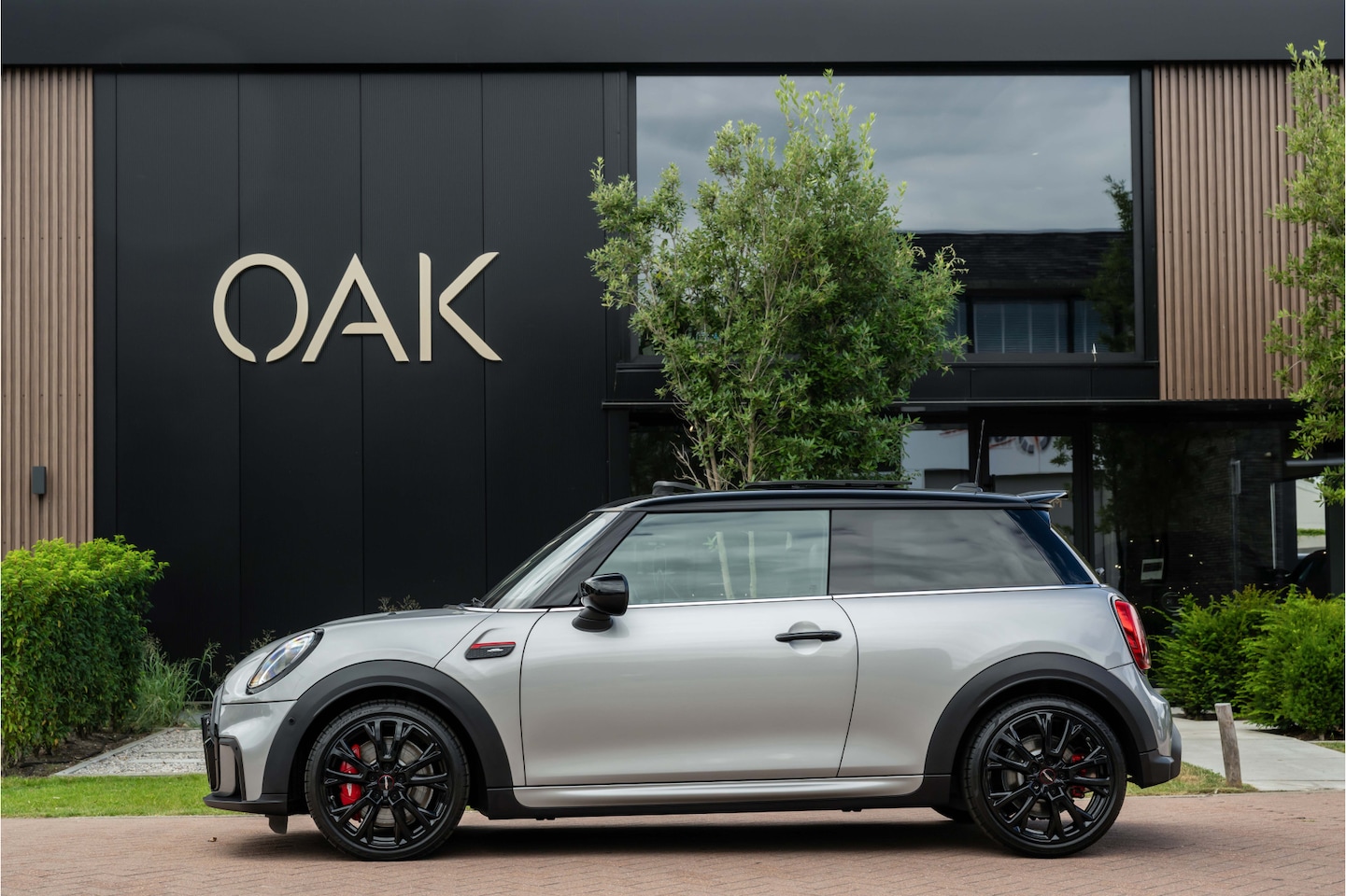 MINI 3-Deurs - 2.0 John Cooper Works F1 Aut. | Navi | Panorama | Lounge Leder | H&K | Head-Up | Camera | - AutoWereld.nl