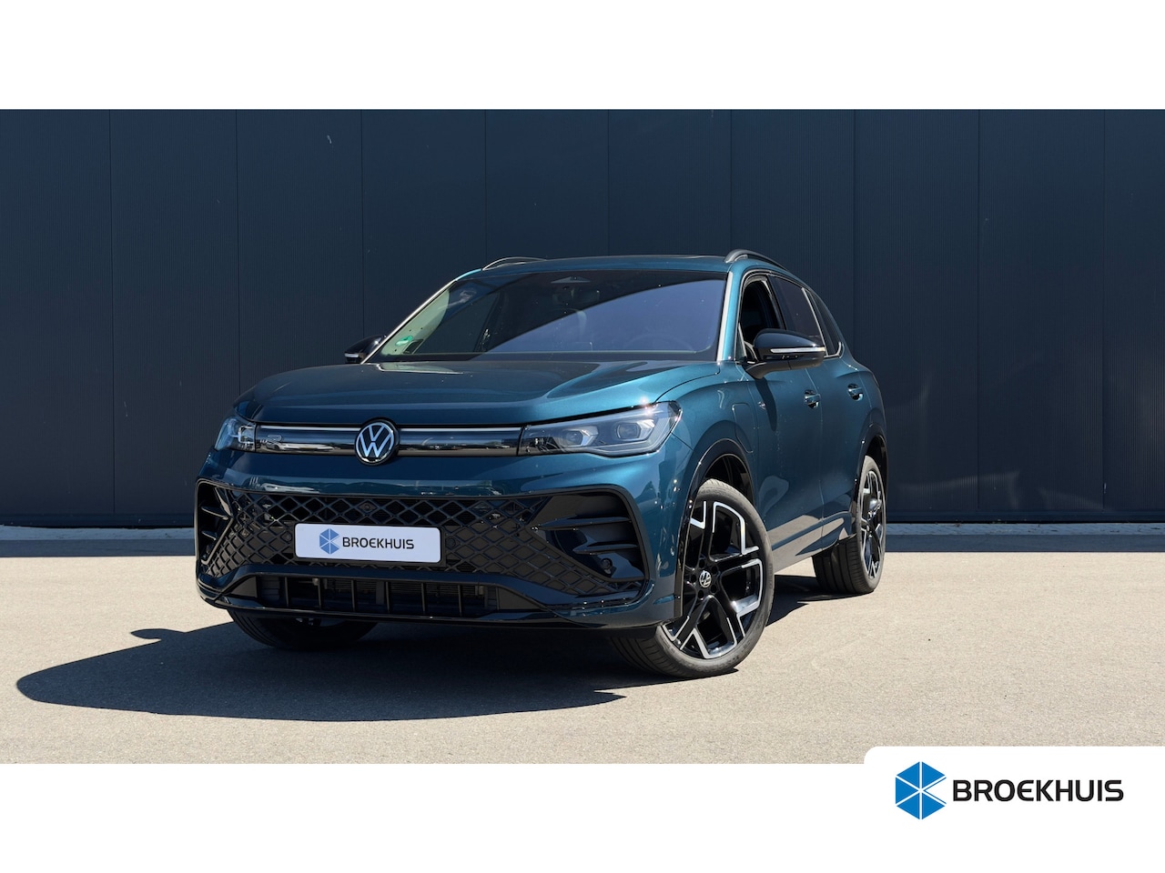 Volkswagen Tiguan - 1.5 TSI 272pk eHybrid R-Line | R-Line | Panodak | Trekhaak | Carplay | 360 Camera | - AutoWereld.nl