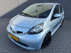 Toyota Aygo - 1.0-12V Cool*APK*AIRCO*NAP*PARK SENSOREN*RIJD SCHAKEL GOED