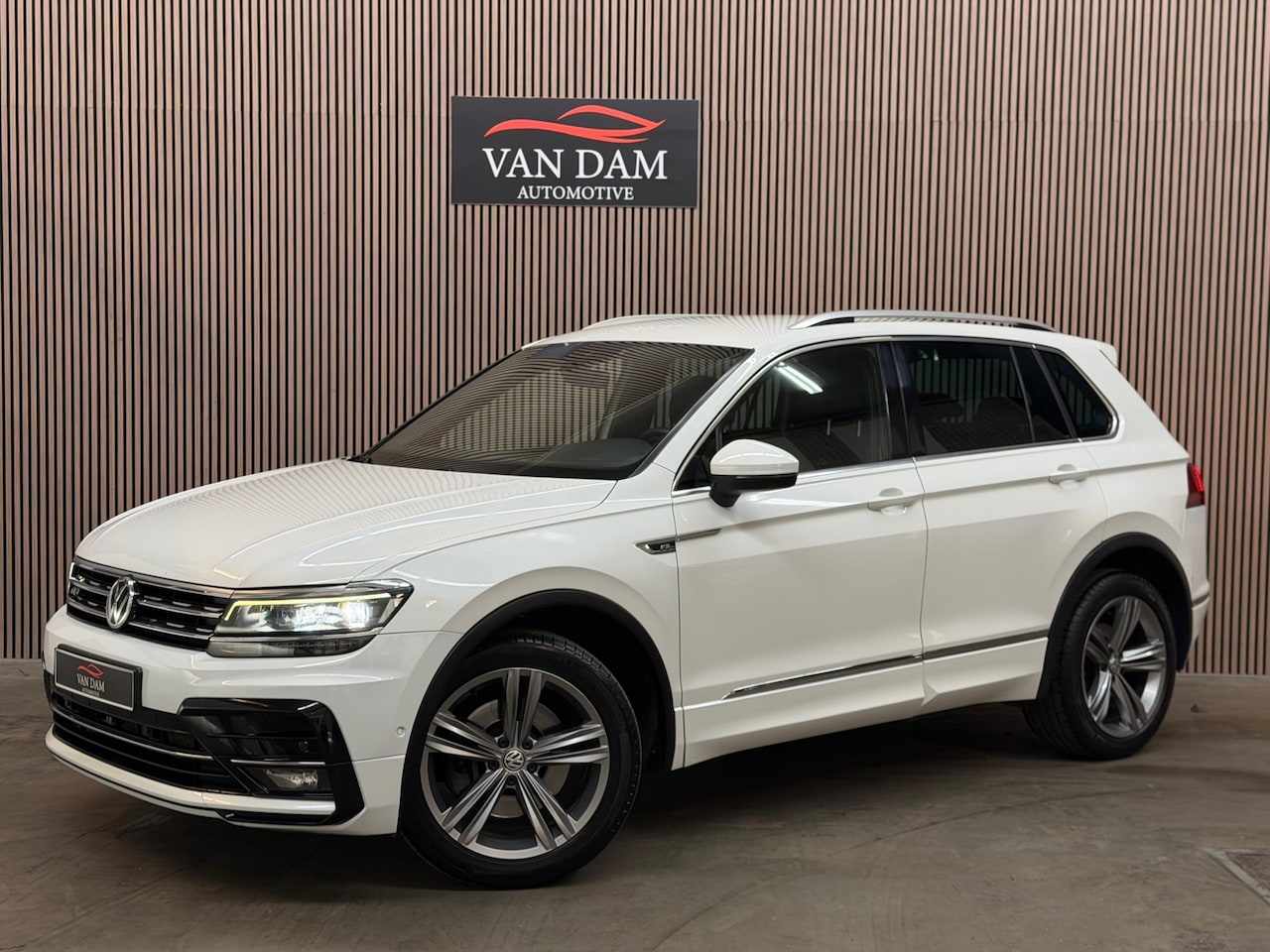 Volkswagen Tiguan - 2.0 TDI 4Motion DSG 2018 3xR-Line LED VIRTUAL - AutoWereld.nl
