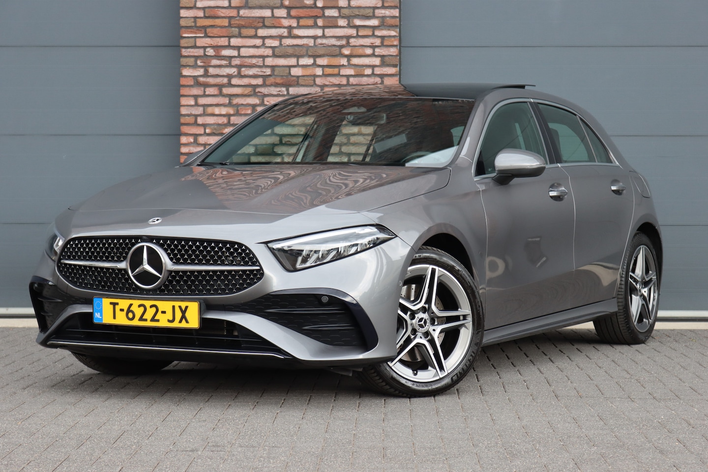 Mercedes-Benz A-klasse - 250 e AMG Line | Facelift | Panoramadak | Sfeerverlichting | Camera | Zitcomfortpakket | K - AutoWereld.nl