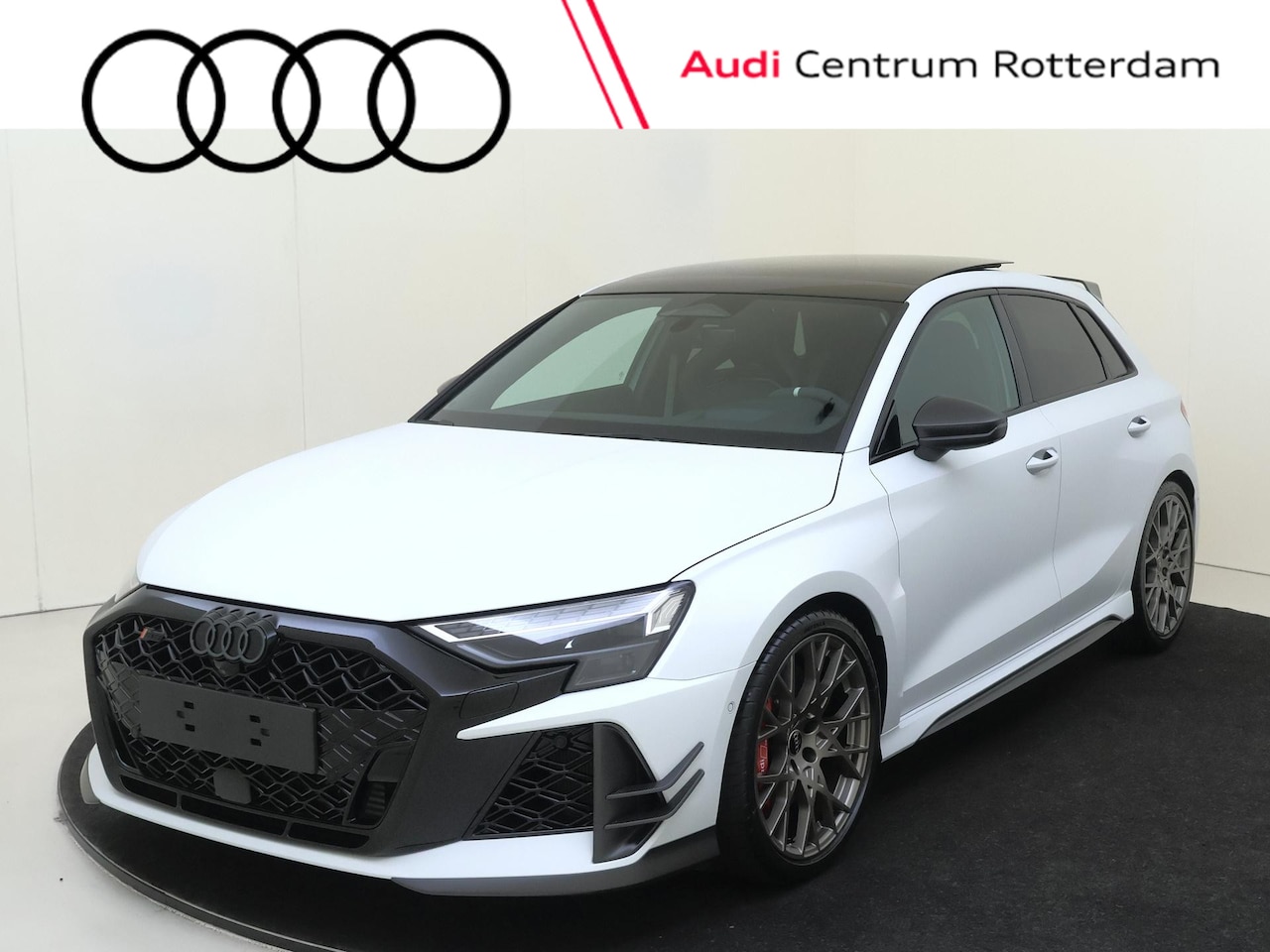 Audi RS3 - Sportback quattro competition limited nr. 594 | Lak Gletsjerwit mat Exclusive | RS schaals - AutoWereld.nl