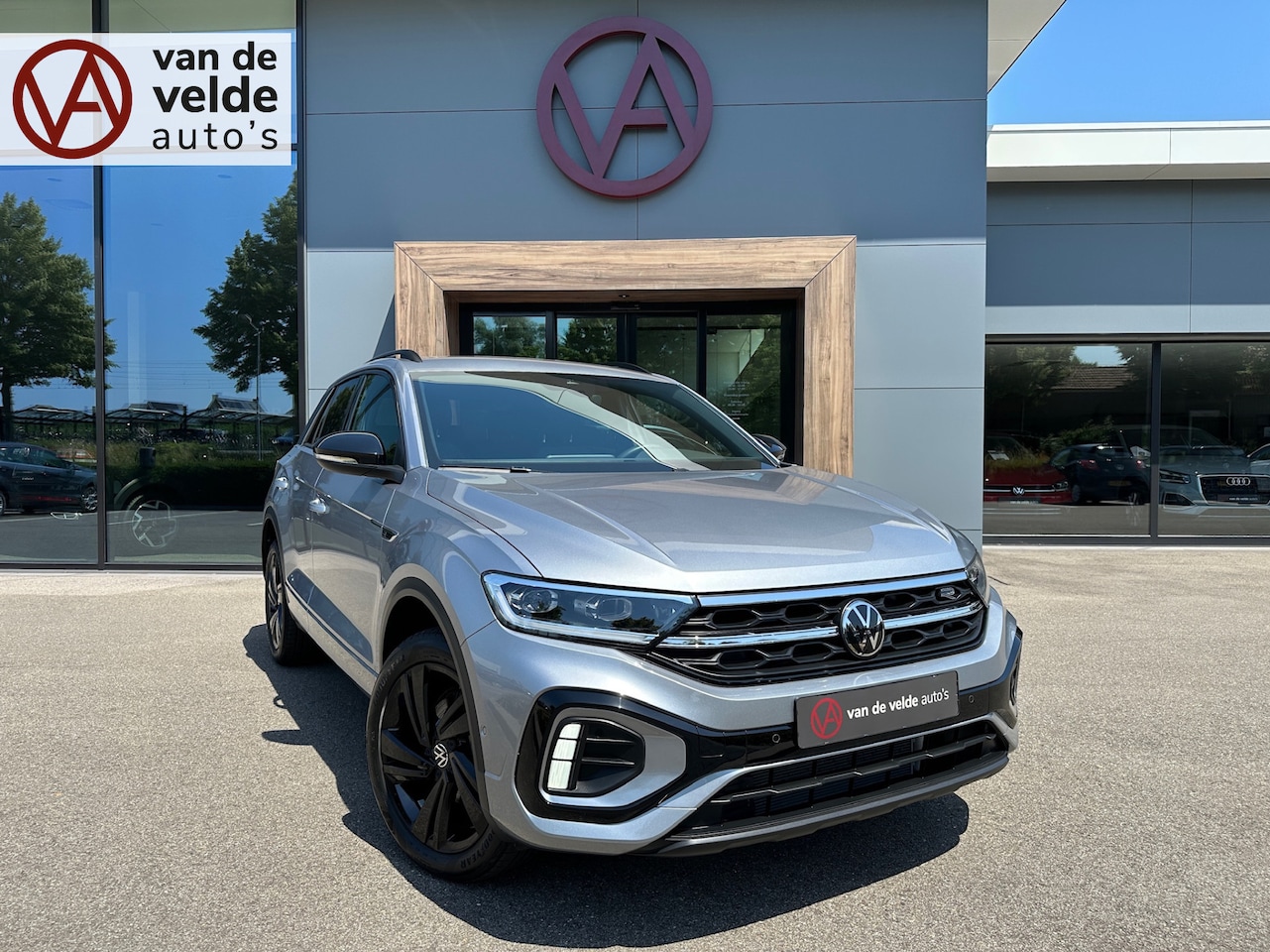 Volkswagen T-Roc - 1.5 TSI 150pk DSG R-Line | Black Style | Camera | Keyless | Elek. Achterklep | Dode hoek | - AutoWereld.nl