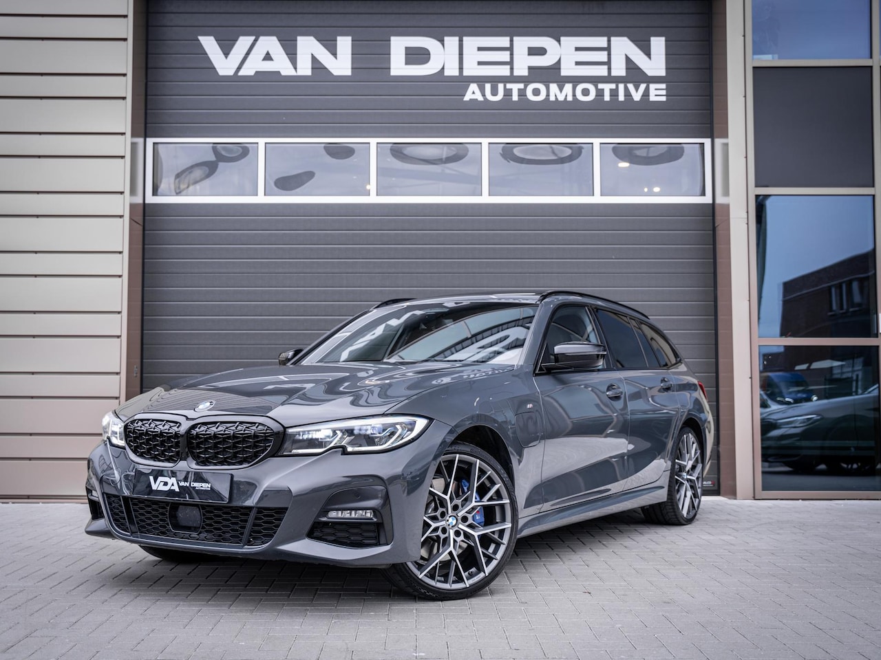 BMW 3-serie Touring - 330e xDrive High Executive M-Sport l DravitGrau l Laser l Pano l HUD l Memory - AutoWereld.nl