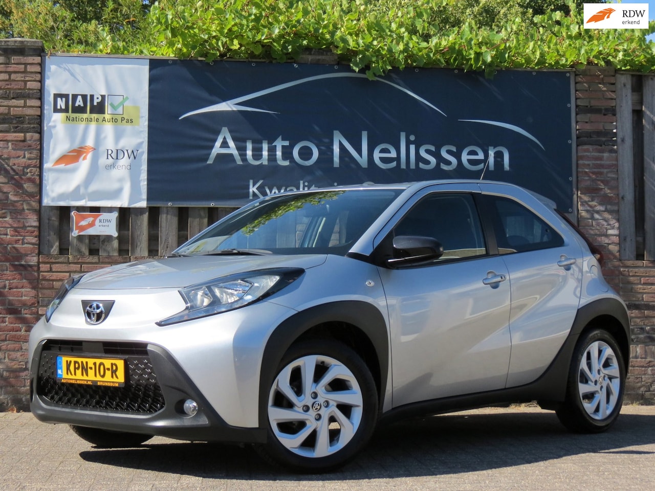 Toyota Aygo X - 1.0 VVT-i First AUTOMAAT | CAMERA | STOELVERWARMING | APPLE CARPLAY | KEYLESS ENTRY | CLIM - AutoWereld.nl