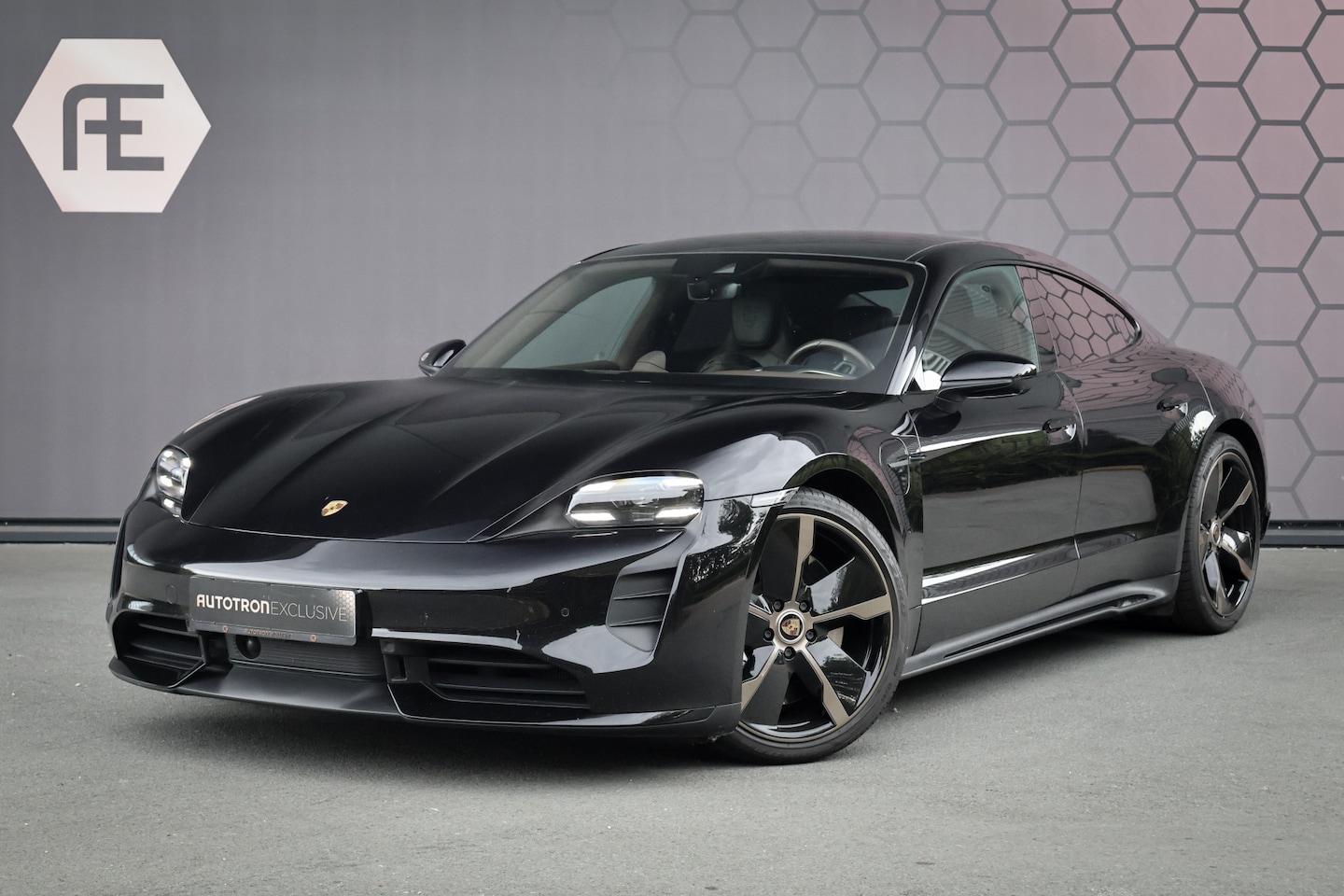 Porsche Taycan - Turbo 93 kWh | PASSENGER DISPLAY | ADAPTIVE CRUISE | STOELVERWAMING & VERKOELING | 360 CAM - AutoWereld.nl