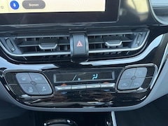 Toyota C-HR - 1.8 Hybrid Dynamic Trekhaak | Blind spot | Parkeersensoren | 18 inch lichtmetalen velgen