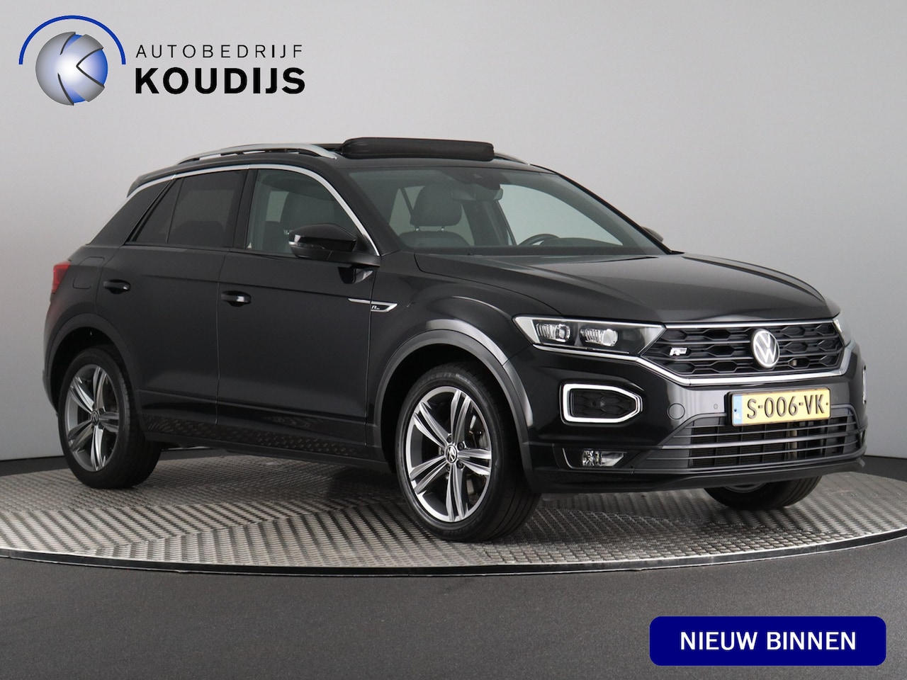 Volkswagen T-Roc - 1.5 TSI Sport Business R 1.5 TSI Sport Business R (Trekhaak / Pano / Camera / ACC / Dodehoek / Navi / Carplay) - AutoWereld.nl