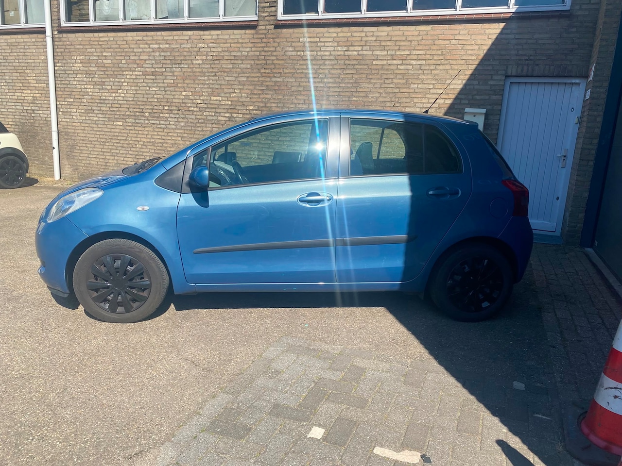 Toyota Yaris - 1.0 VVT-i Sol MMT 1.0 VVTi Sol MMT - AutoWereld.nl