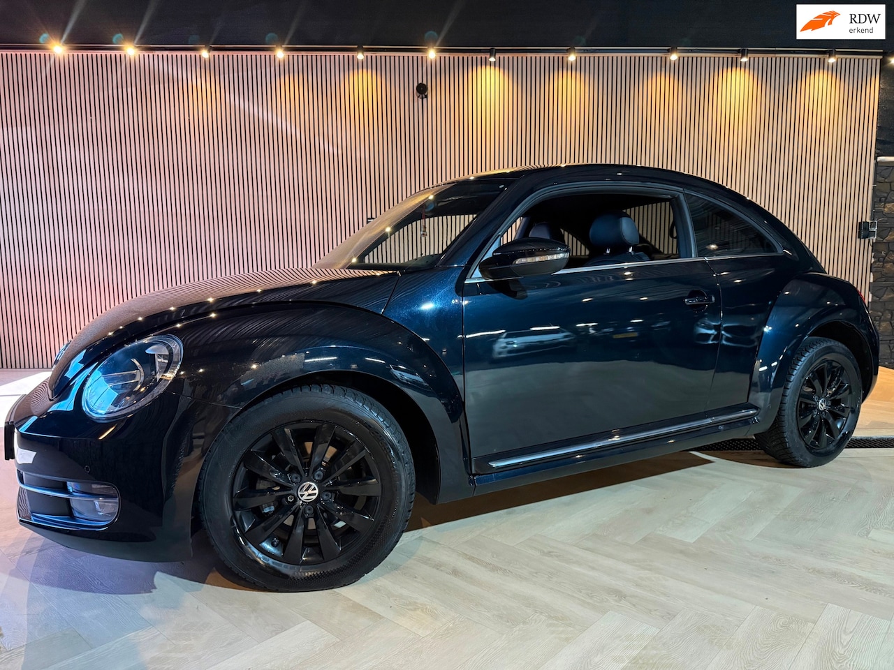 Volkswagen Beetle - 1.2 TSI Black on Black| Cruise | Bluetooth | Leder - AutoWereld.nl