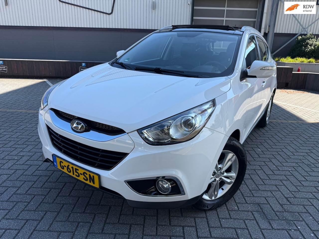 Hyundai ix35 - 2.0i Style*NEW APK*PANORAMADAK*NAP*NAVI*TERKHAAK*CRUISE*CAMERA* - AutoWereld.nl