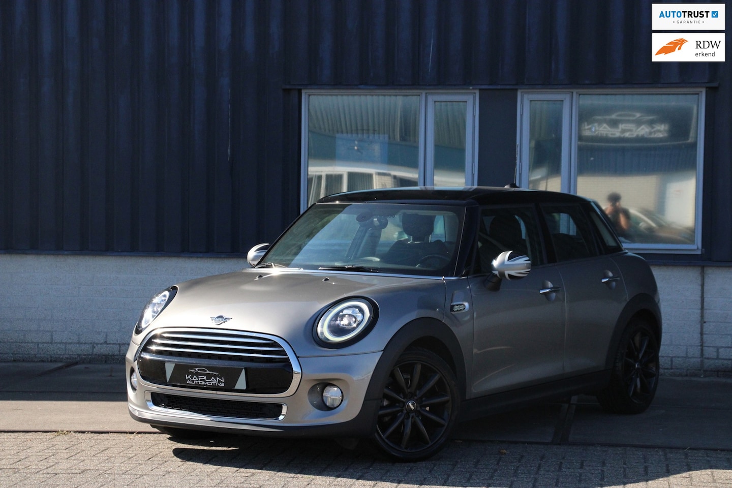 MINI 5-Deurs - 1.5 Cooper Chili Business LED H-Leder Navi CarPlay - AutoWereld.nl