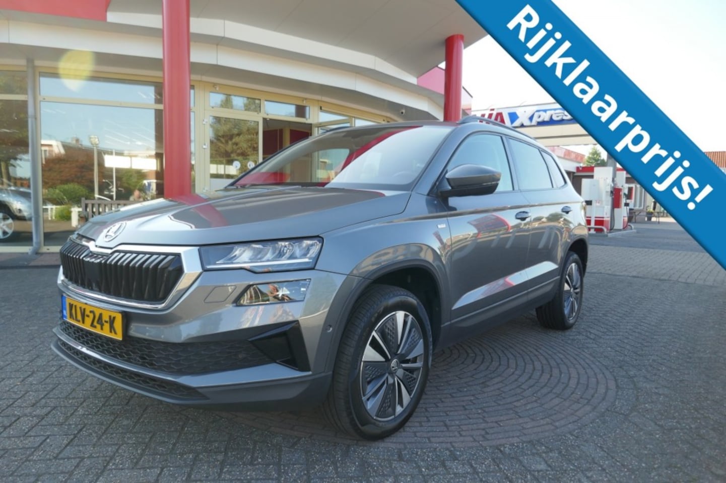 Skoda Karoq - 1.5 TSI BUSINESS EDITION  PLUS  150 PK  CAMERA/NAVI/ACC/WINTERPAKKET - AutoWereld.nl