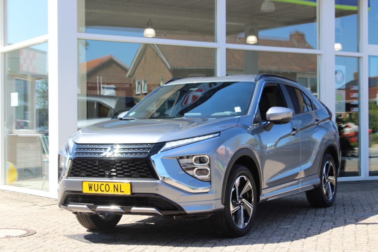 Mitsubishi Eclipse Cross - 2.4 PHEV Instyle * airco *adap cruise * Trekhaak* - AutoWereld.nl