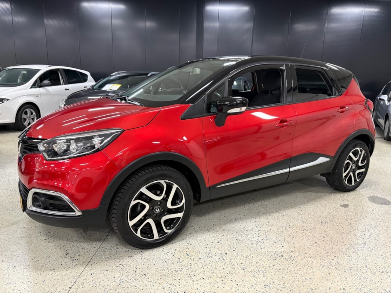 Renault Captur - 0.9 TCE Navigatie Keyless PDC Cam Leder LM17 - AutoWereld.nl