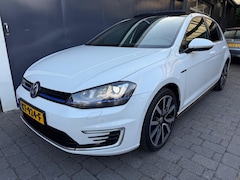 Volkswagen Golf - 1.4 TSI GTE Pano Camera Carplay Leder SOH 84%