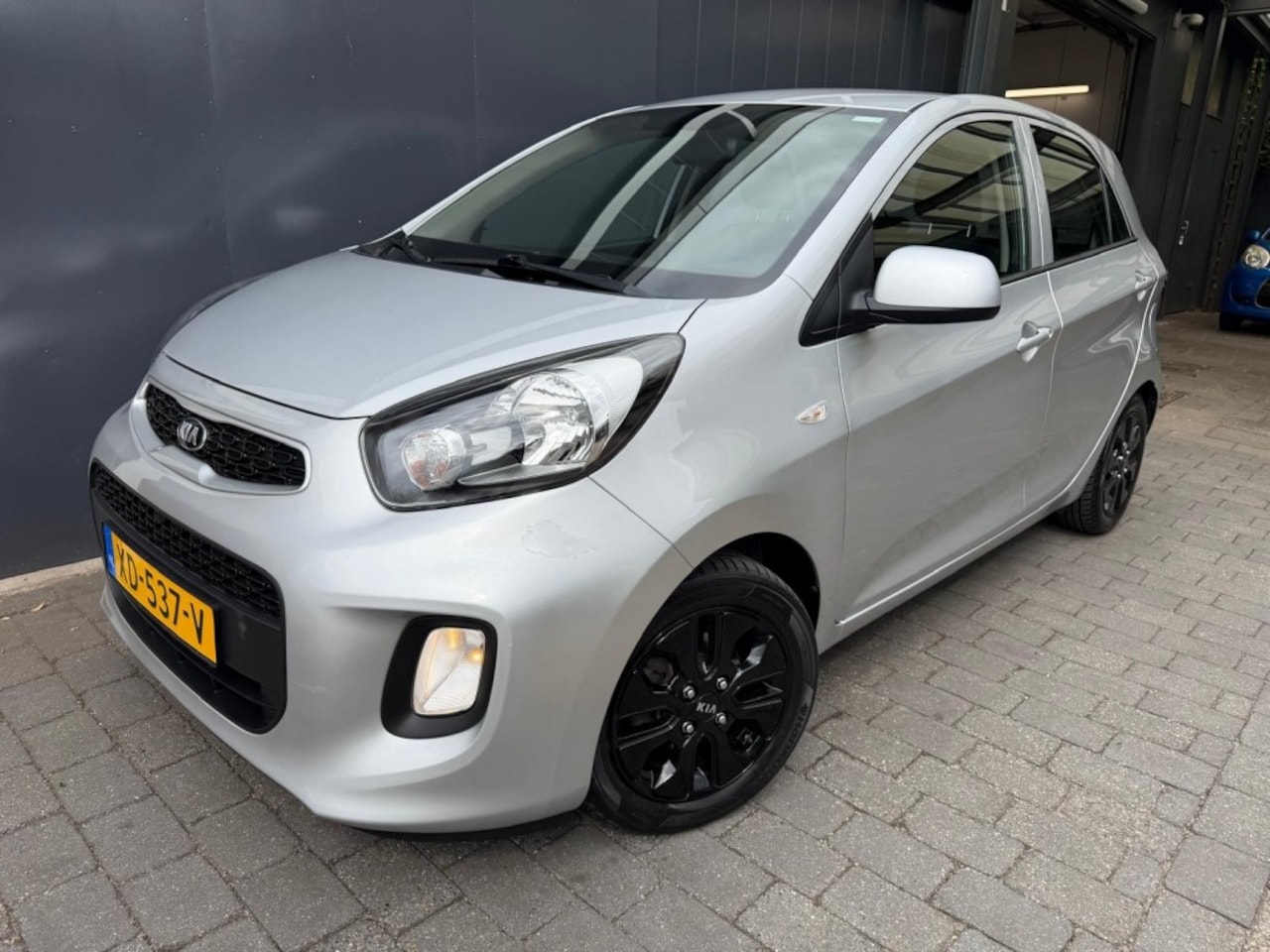 Kia Picanto - 1.0 CVVT Comfort Airco lm-velgen zwart - AutoWereld.nl