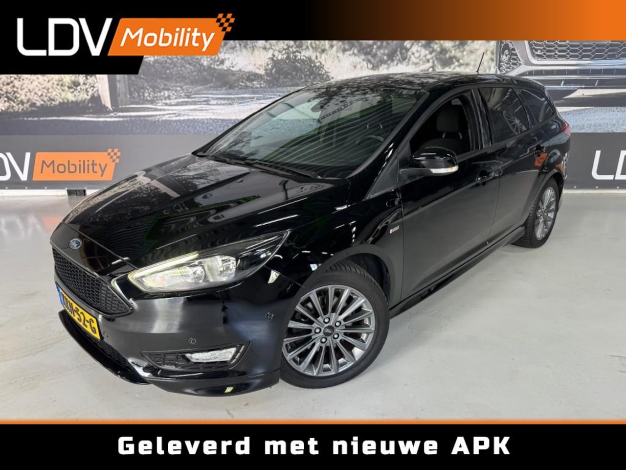 Ford Focus - 1.5 Benzine ST-LINE / 117573 km / Trekhaak / CarPlay / PDC / LED / Navi / Stoelverwarming - AutoWereld.nl