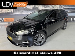 Ford Focus - 1.5 Benzine ST-LINE / 117573 km / Trekhaak / CarPlay / PDC / LED / Navi / Stoelverwarming