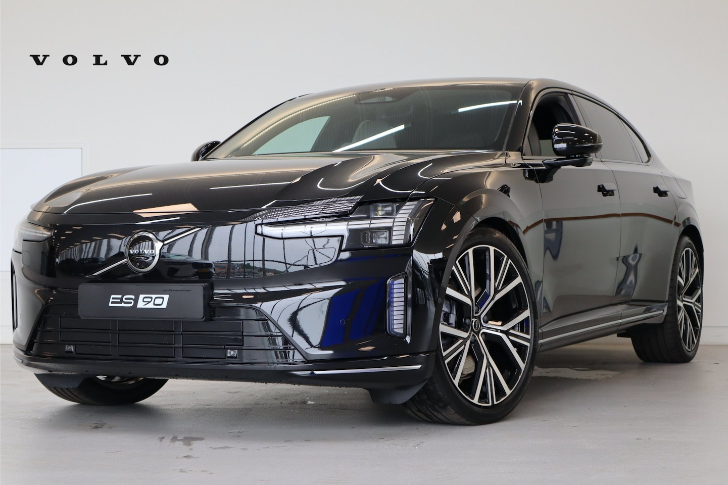 Volvo ES90 - Twin Motor Ultra Launch Edition 106 kWh | 22" 5-Y-spaaks Glossy Black Diamond Cut | Achter - AutoWereld.nl