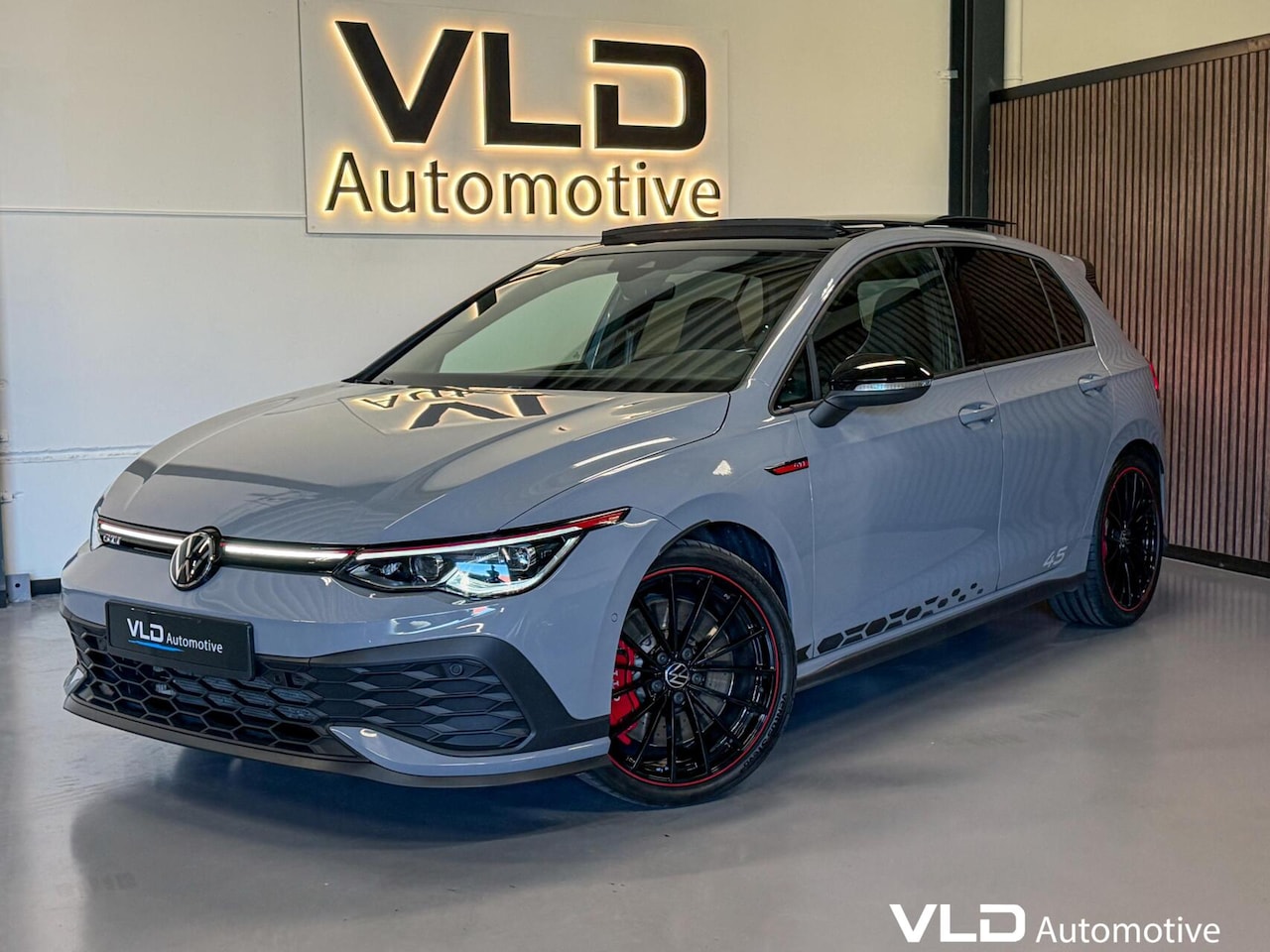 Volkswagen Golf - 2.0 TSI GTI CLUBSPORT 45 JAHRE AKRA PANO - AutoWereld.nl