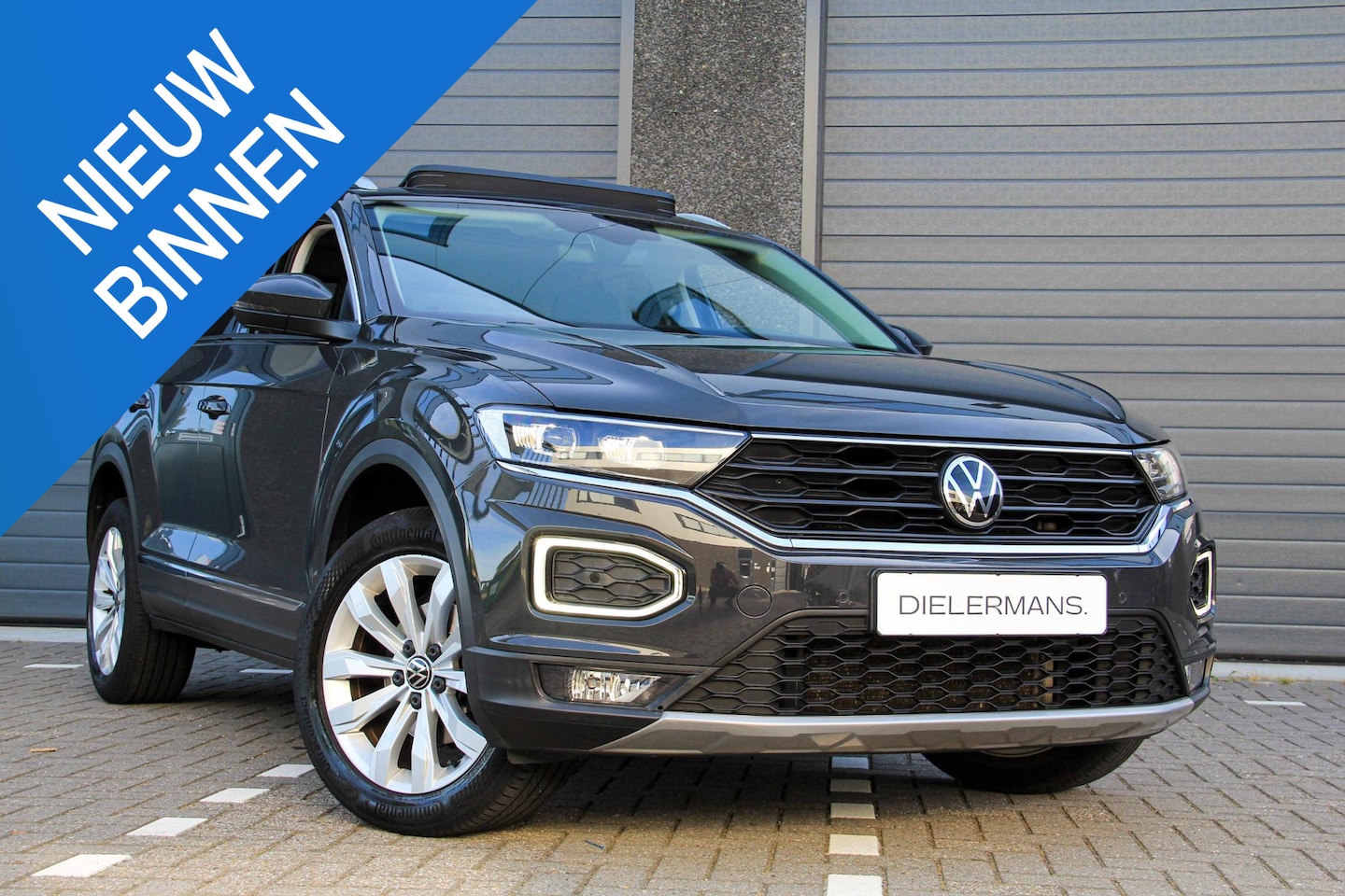 Volkswagen T-Roc - 1.5 TSI Sport | Panoramadak | Digitaal Display | Leder | Vol in de opties | NL auto | NAP - AutoWereld.nl