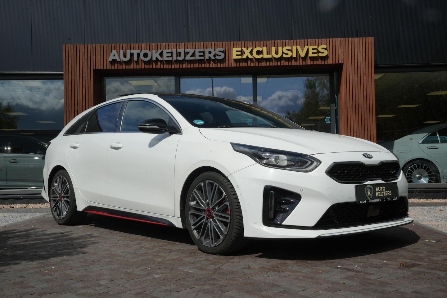 Kia Pro cee'd - 1.6 T-GDI GT Panoramadak JBL Sportstoelen Camera Lane Assist - AutoWereld.nl