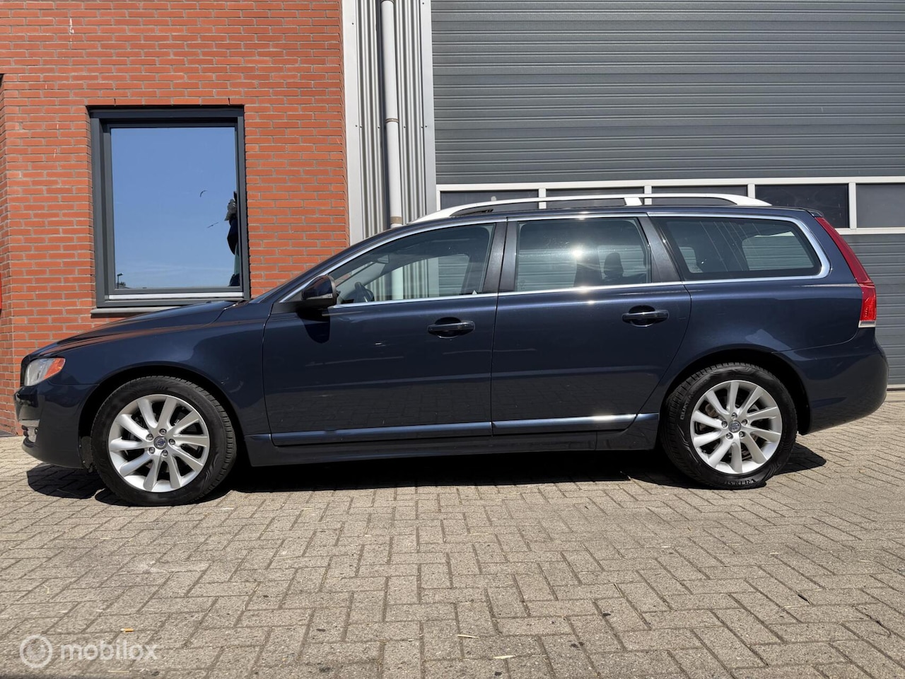 Volvo V70 - 2.0 T5 245pk Geartr. Summum - schuifdak - orig. NL - AutoWereld.nl