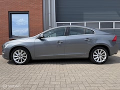 Volvo S60 - 1.5 T3 Automaat Momentum - dealer onderh. - xenon