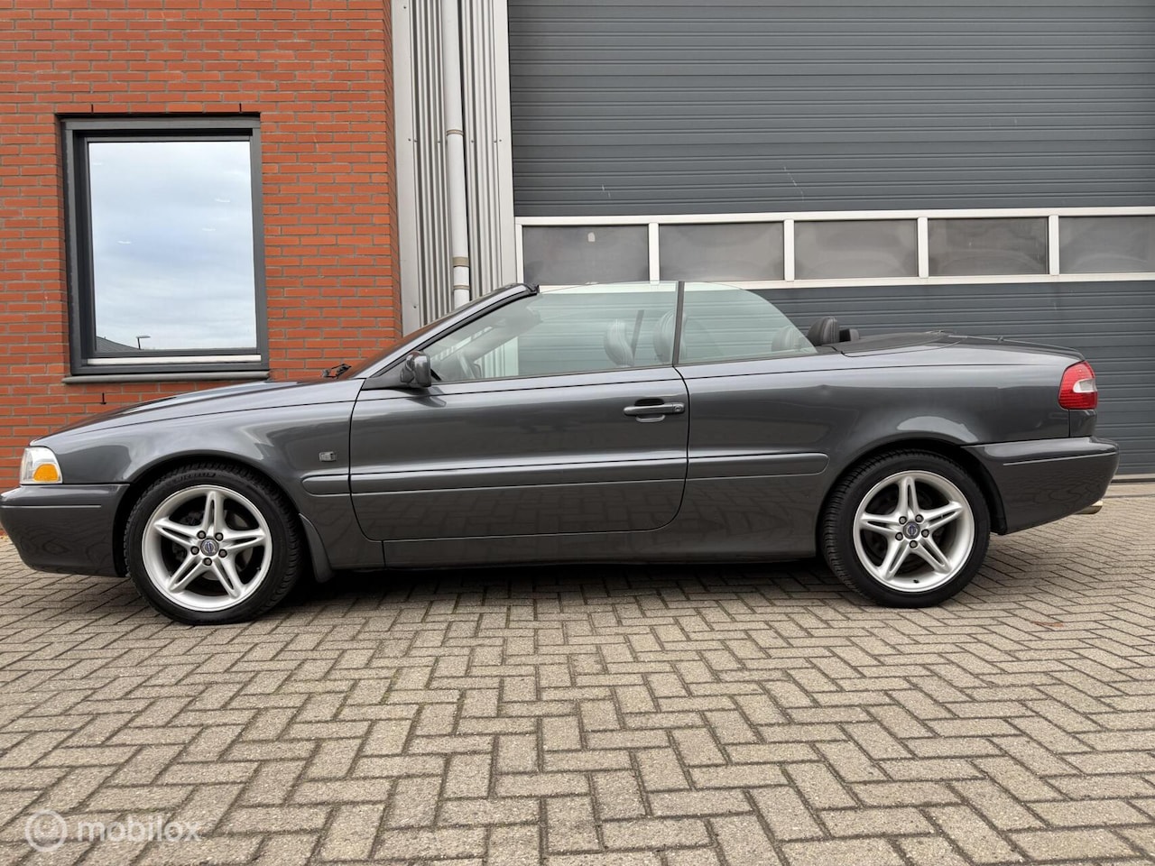 Volvo C70 Convertible - 2.3 T5 245pk Aut. Tourer Black - AutoWereld.nl
