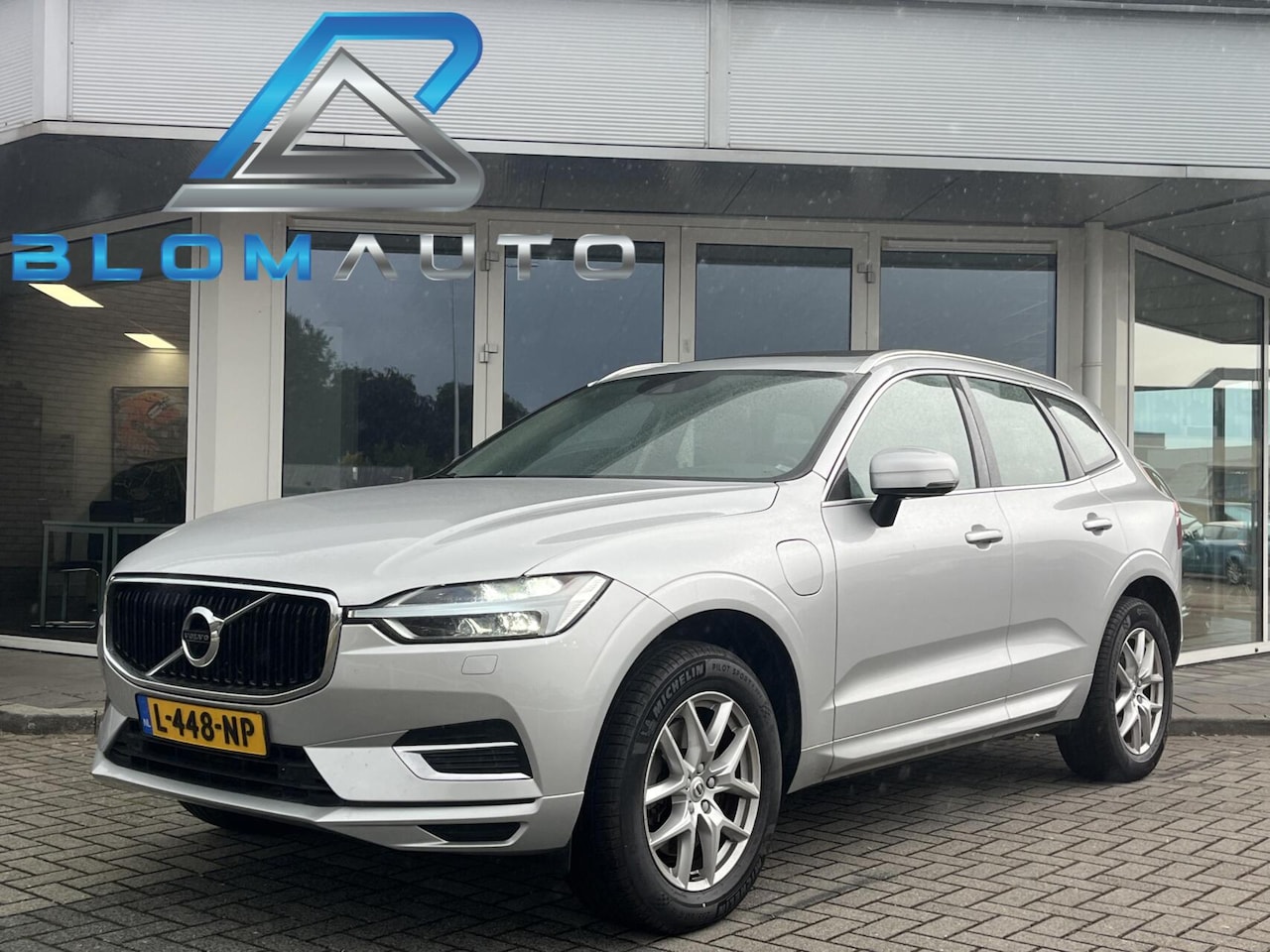 Volvo XC60 - 2.0 T8 Twin ENG. AWD PANO+TREKH+SPORTSTOELEN+ACC - AutoWereld.nl