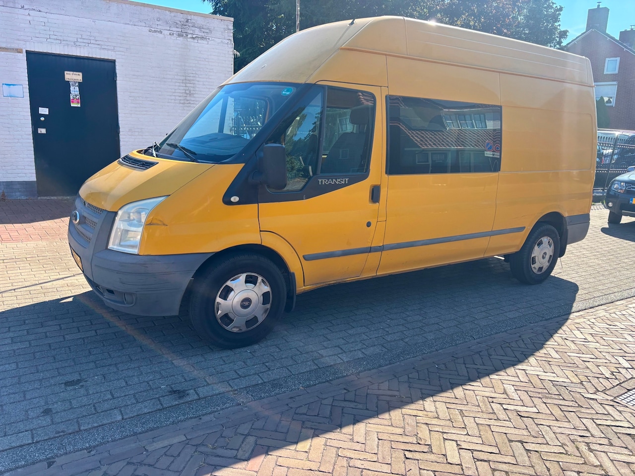 Ford Transit - 350L 2.2 TDCI Ambiente HD DC Achterwielaandrijving - AutoWereld.nl