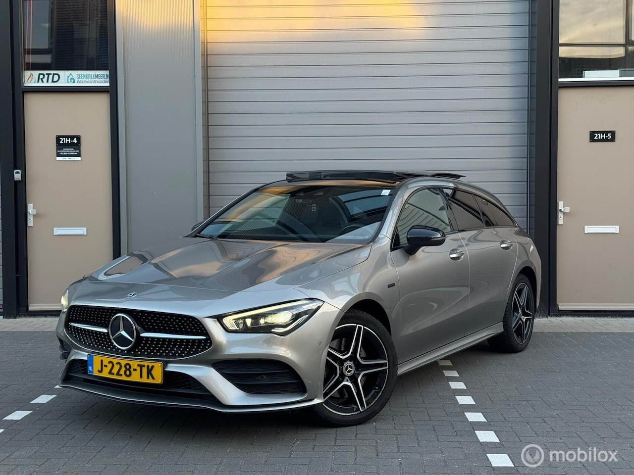 Mercedes-Benz CLA-klasse Shooting Brake - 250e / Sfeer / Pano / NL / Keyless / burmeister / Dealeronderhouden - AutoWereld.nl